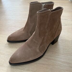 Ron White Wayva Western Style Taupe Suede Boots Made in Italy New Without Box